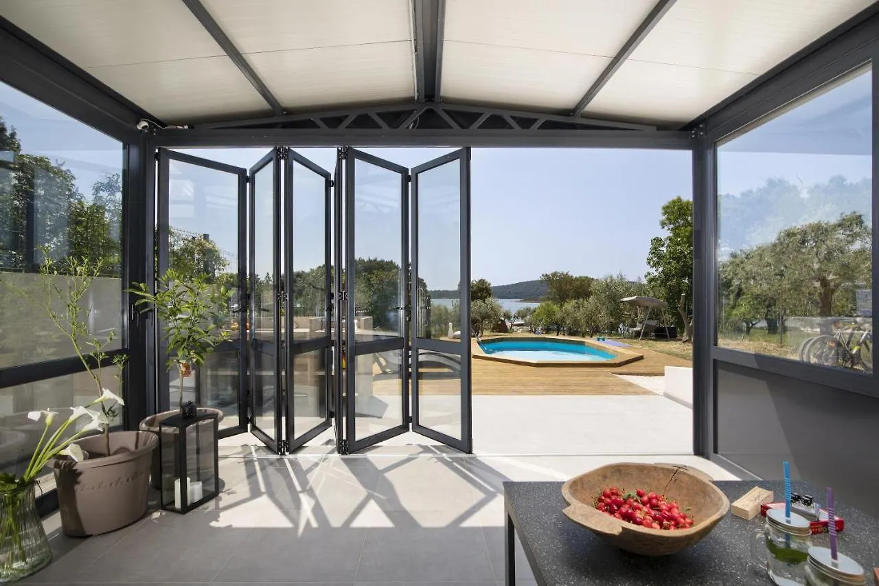 Beach House Olive Medulin Villa